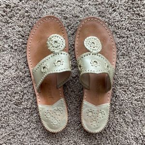 Jack Rogers flat sandal; soft gold; sz 8